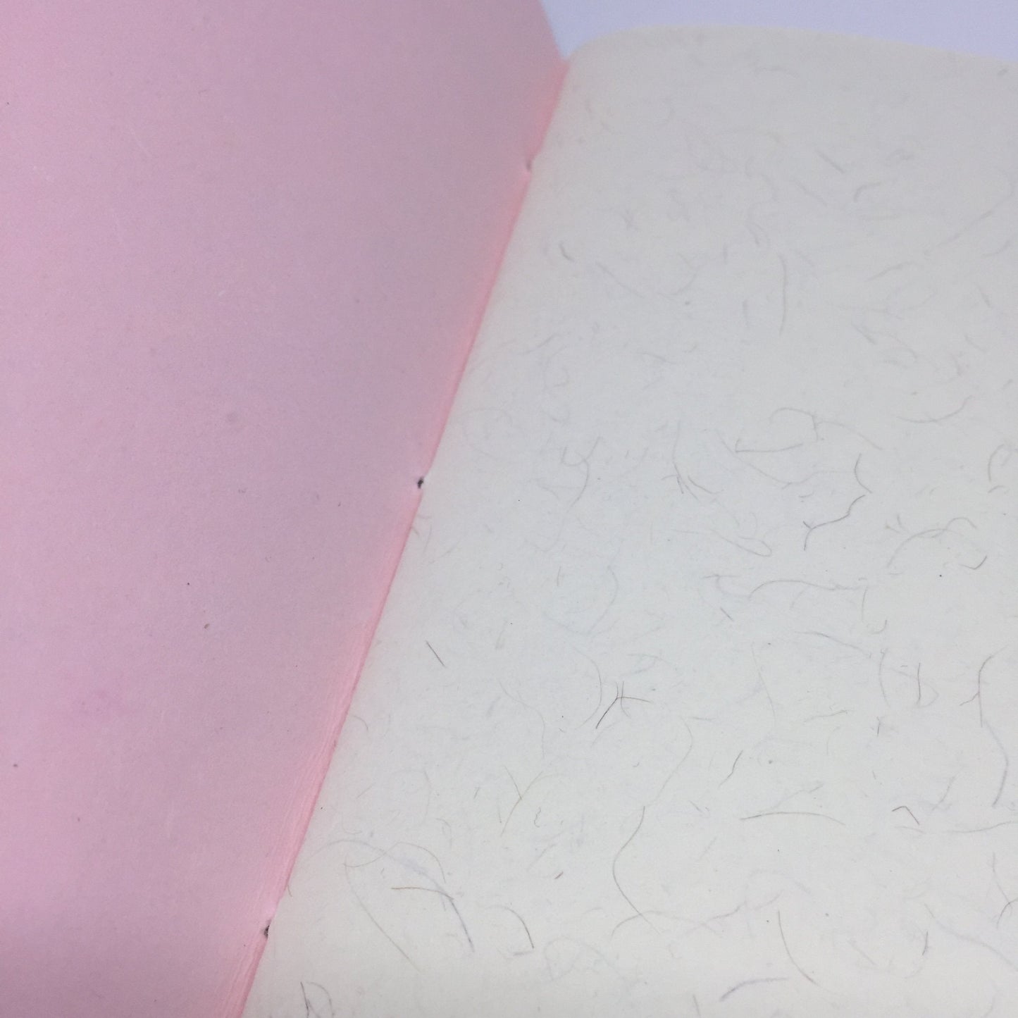 Notizbuch mit handgeschöpftem Papier marmoriert