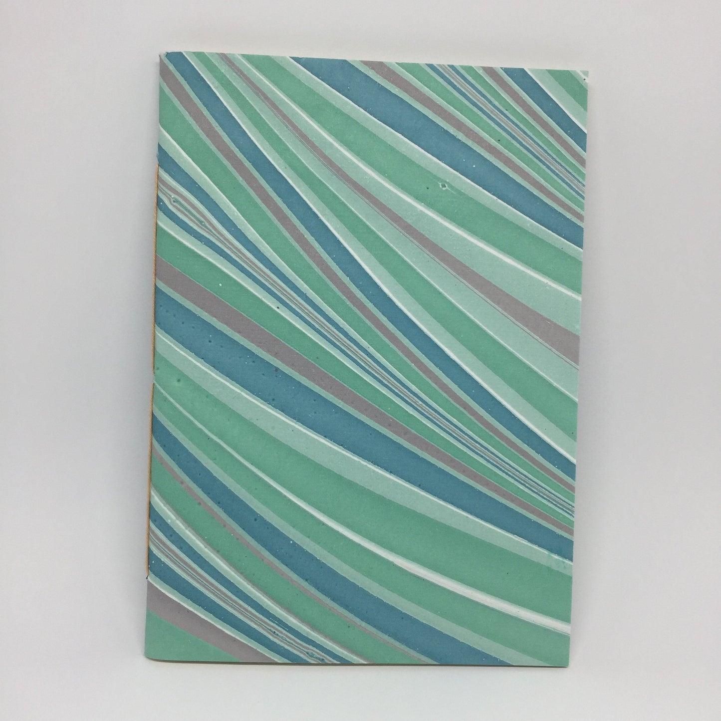 Notizbuch mit handgeschöpftem Papier marmoriert