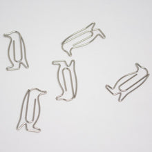 Laden Sie das Bild in den Galerie-Viewer, 30 Paper Clips Penguin - ollilypaperware